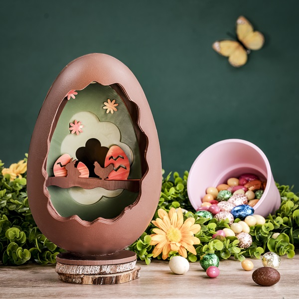 Découvrez nos œufs de Pâques en chocolat artisanaux confectionnés par nos maîtres chocolatiers. Œufs de Pâques en chocolat : la tradition gourmande du printemps
